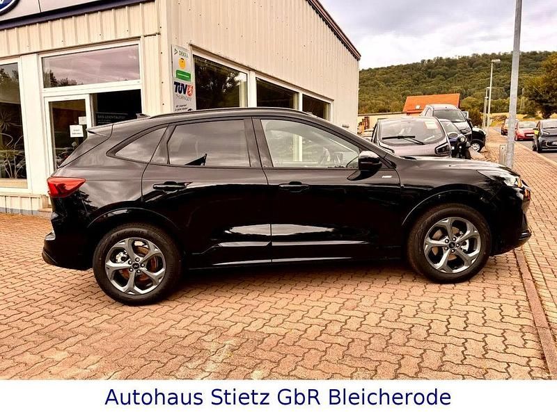Neu Ford Kuga ST-Line 186 PS (136 kW) 2025 Agate black metallic SUV