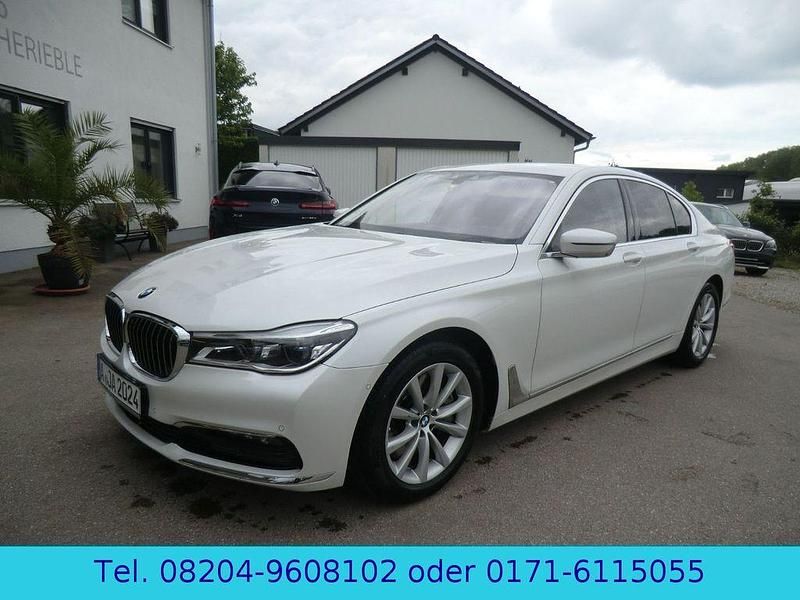 Mineralweiß Gebraucht 2018 BMW 750 Executive Limousine | 26.900 € (Guter Preis) - Bild 1/4
