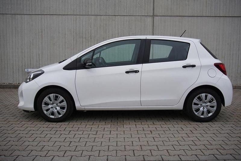 Gebraucht Toyota Yaris 69 PS (50 kW) 2015 Super white 2 Kleinwagen