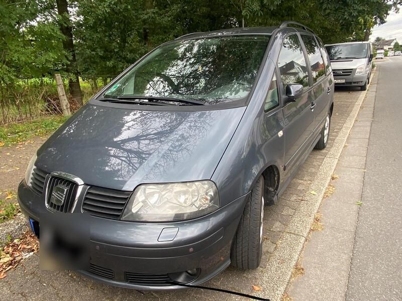 Grau Gebraucht 2006 Seat Alhambra Vigo Van / Kleinbus | 2.100 € (Guter Preis) - Bild 1/4