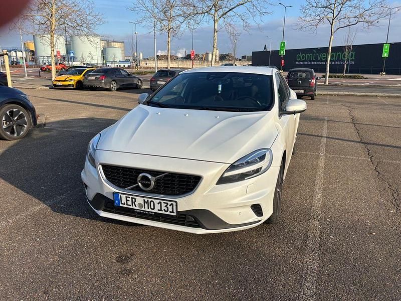 Gebraucht Volvo V40 R-Design 150 PS (110 kW) 2018 Weiß Limousine