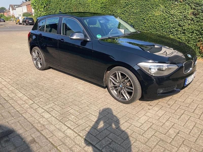 Schwarz Gebraucht 2012 BMW 116 Kleinwagen | 6.400 € (Guter Preis) - Bild 1/4