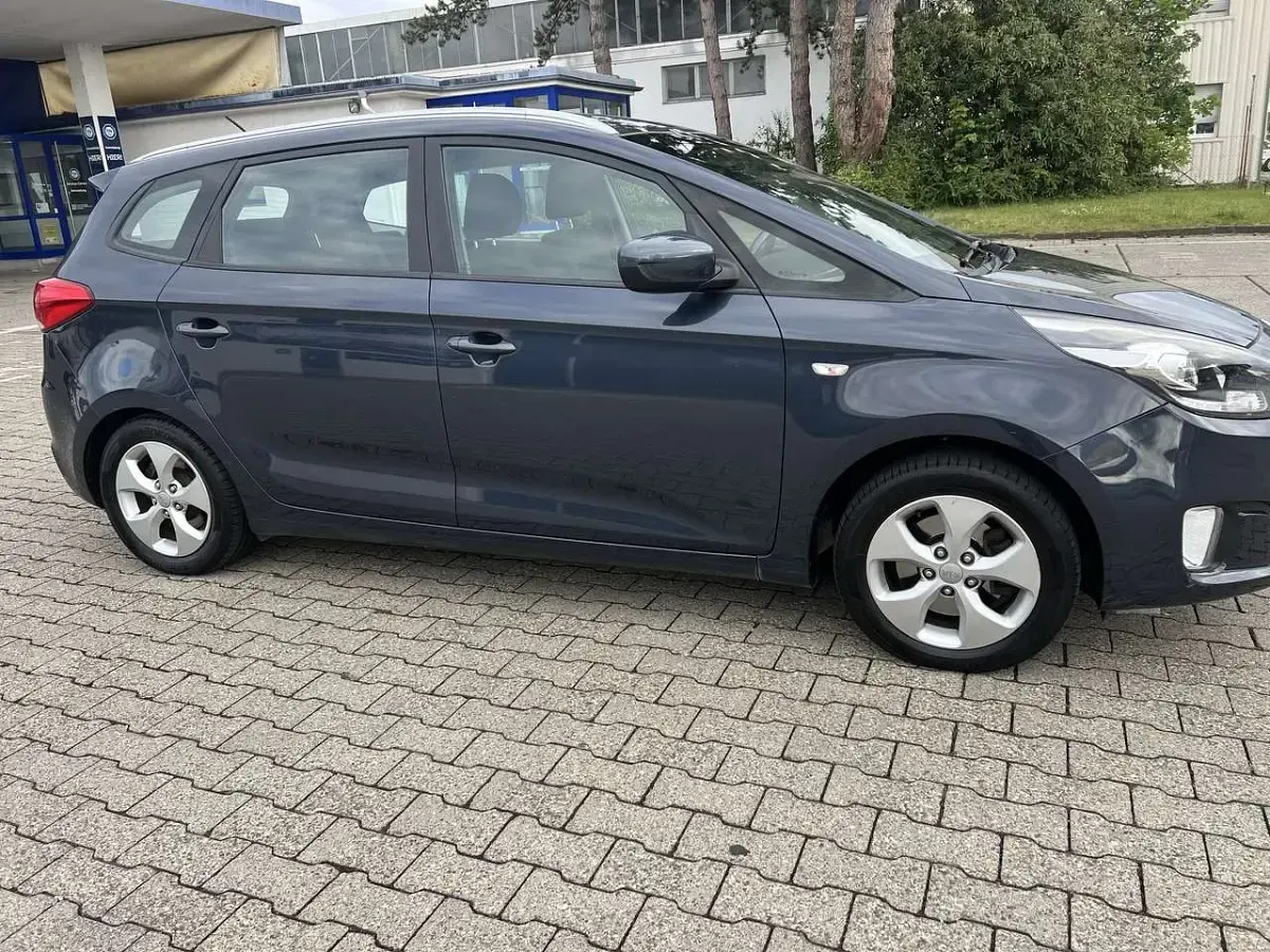Gebraucht Kia Carens Attract 135 PS (99 kW) 2013 Other Van / Kleinbus