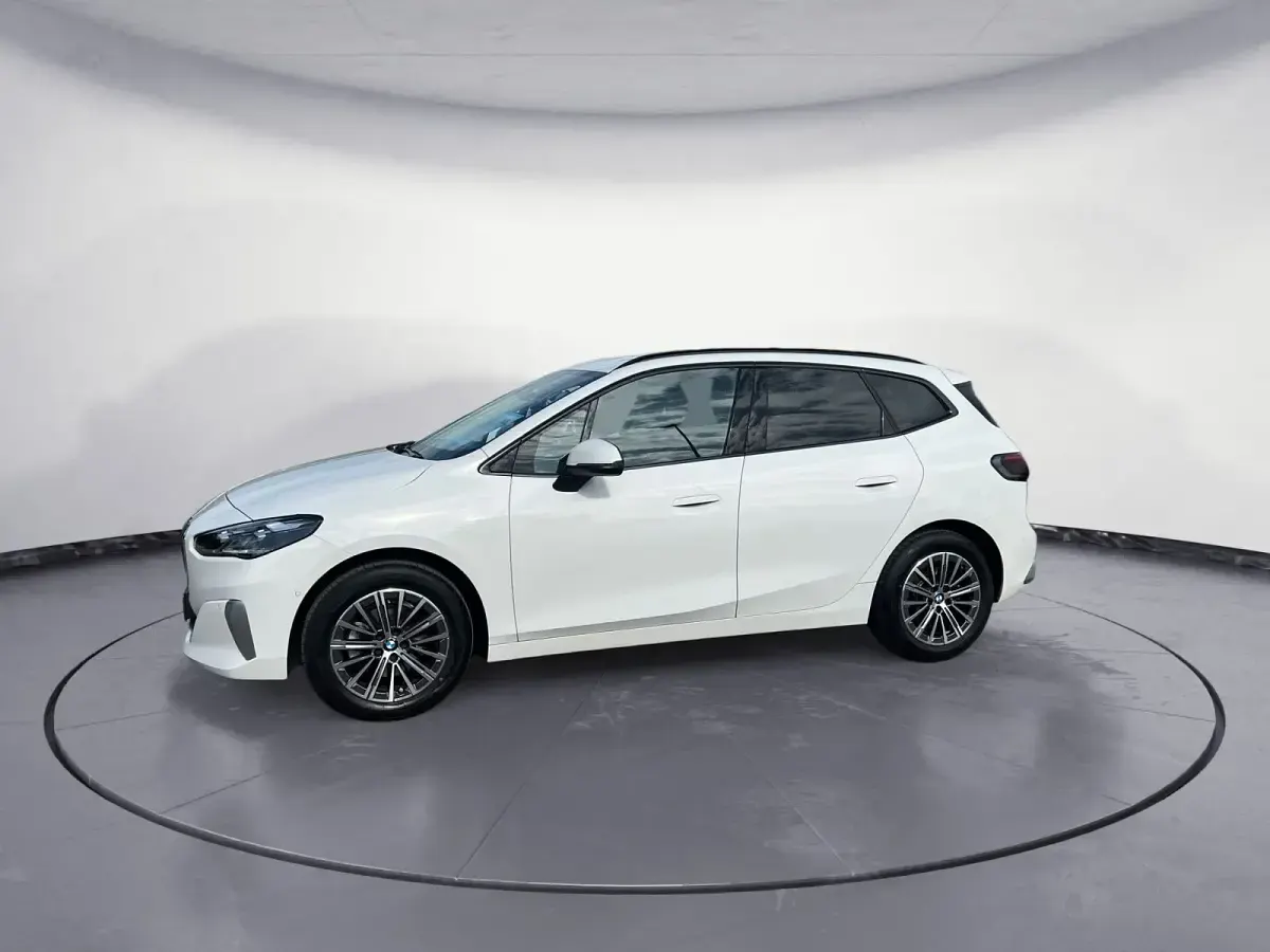 Gebraucht BMW 220 Active Tourer Sport Line 170 PS (125 kW) 2025 Weiß Van / Kleinbus