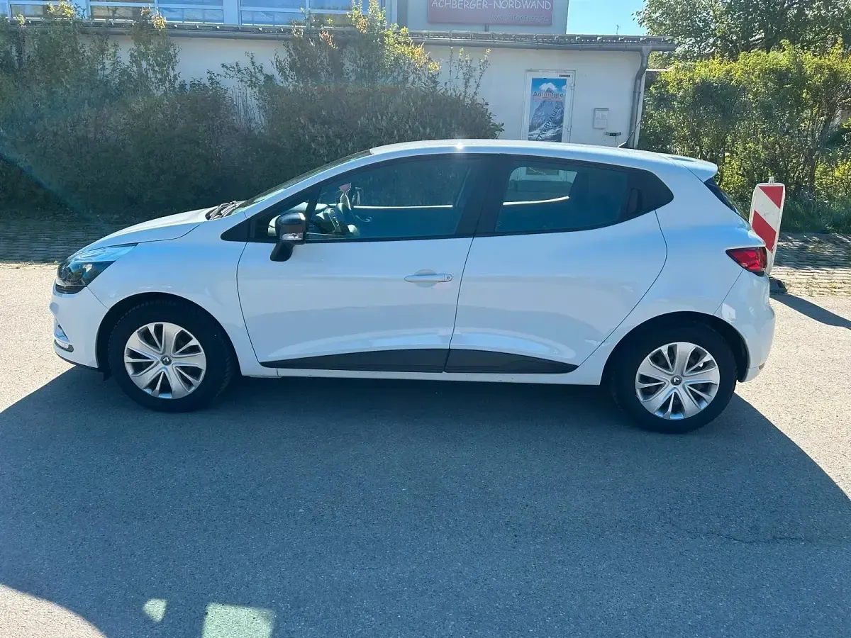 Gebraucht Renault Clio IV 75 PS (55 kW) 2017 Weiß Limousine