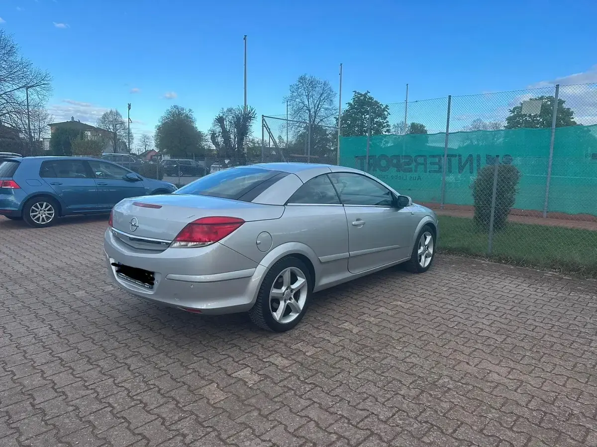 Gebraucht Opel Astra 140 PS (102 kW) 2006 Silber Cabrio