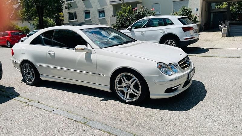 Weiß Gebraucht 2003 Mercedes CLK55 AMG AMG Coupé | 16.000 € - Bild 1/4