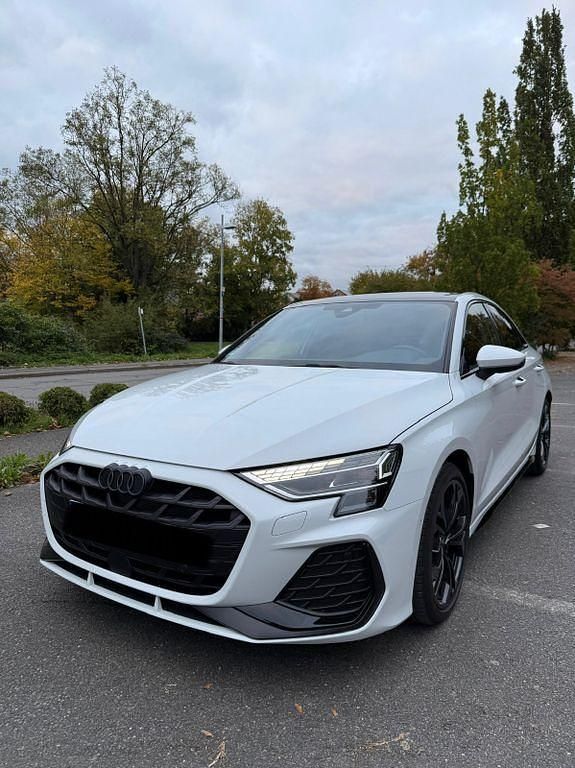 Weiß Gebraucht 2024 Audi A3 S-Line Limousine | 31.999 € (Guter Preis) - Bild 1/4