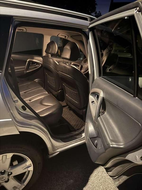 Grau Gebraucht 2007 Toyota RAV4 Executive SUV | 5.200 € (Fairer Preis) - Bild 1/4