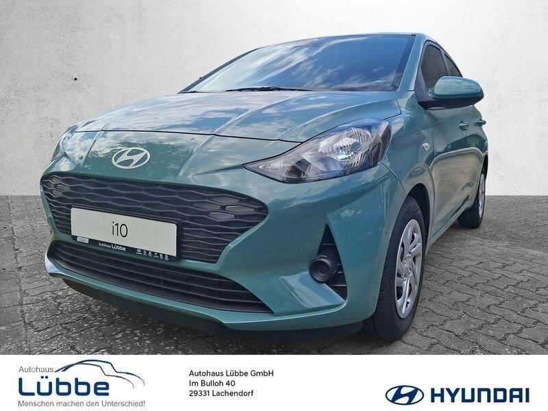 Grün Neu 2025 Hyundai i10 Select Kleinwagen | 17.880 € (Fairer Preis) - Bild 1/4