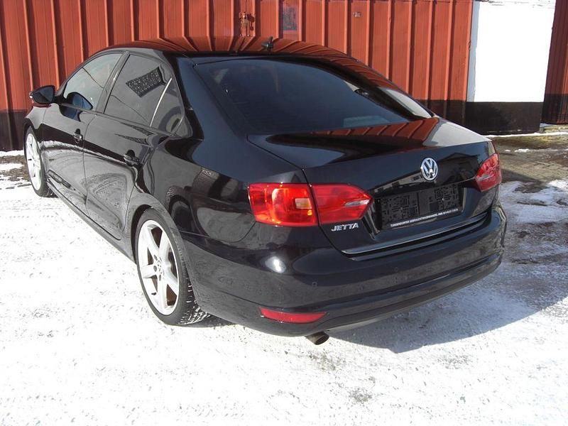 Gebraucht VW Jetta Comfortline 105 PS (77 kW) 2011 Schwarz Limousine