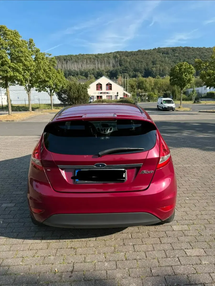 Gebraucht Ford Fiesta 97 PS (71 kW) 2009 Rot Kleinwagen