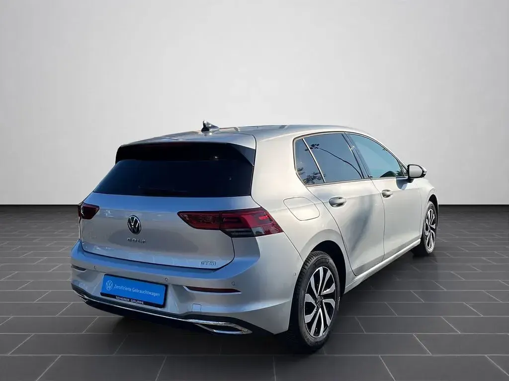 Gebraucht VW Golf VIII Active 131 PS (96 kW) 2022 Silber Limousine