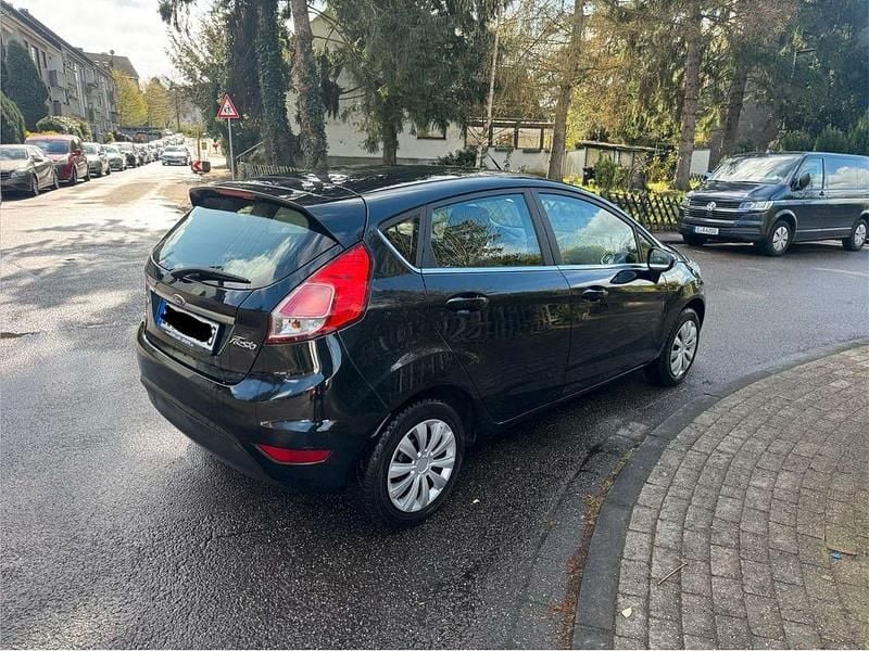 Gebraucht Ford Fiesta 101 PS (74 kW) 2014 Schwarz Kleinwagen