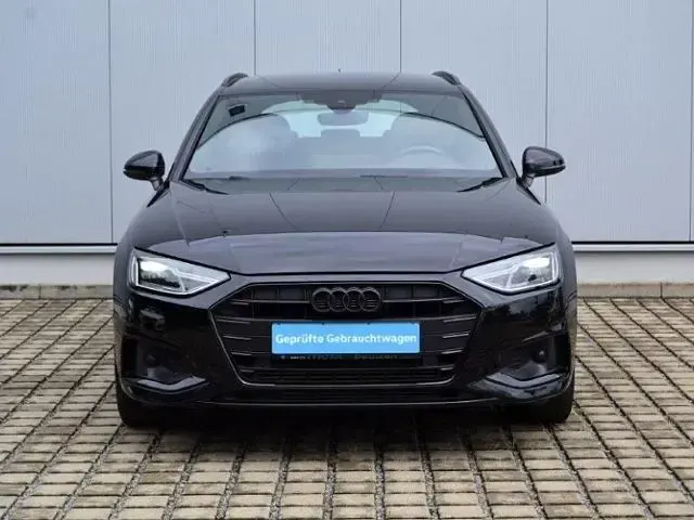 Gebraucht Audi A4 Advanced 150 PS (110 kW) 2023 Mythosschwarz metallic (metallic) Kombi