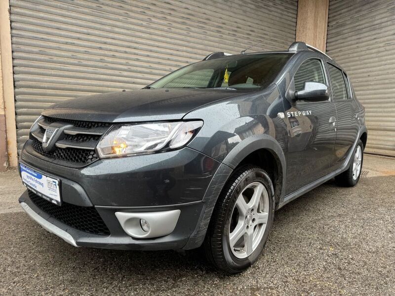 Grau Gebraucht 2016 Dacia Sandero Prestige Kleinwagen | 8.995 € (Etwas zu teuer) - Bild 1/4