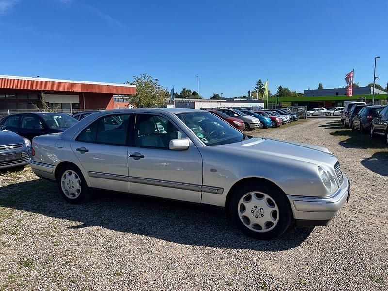 Gebraucht Mercedes E280 Elegance 193 PS (141 kW) 1996 Silber Limousine