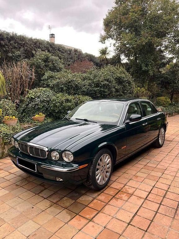 Grün Gebraucht 2003 Jaguar XJ8 Executive Limousine | 9.000 € - Bild 1/4