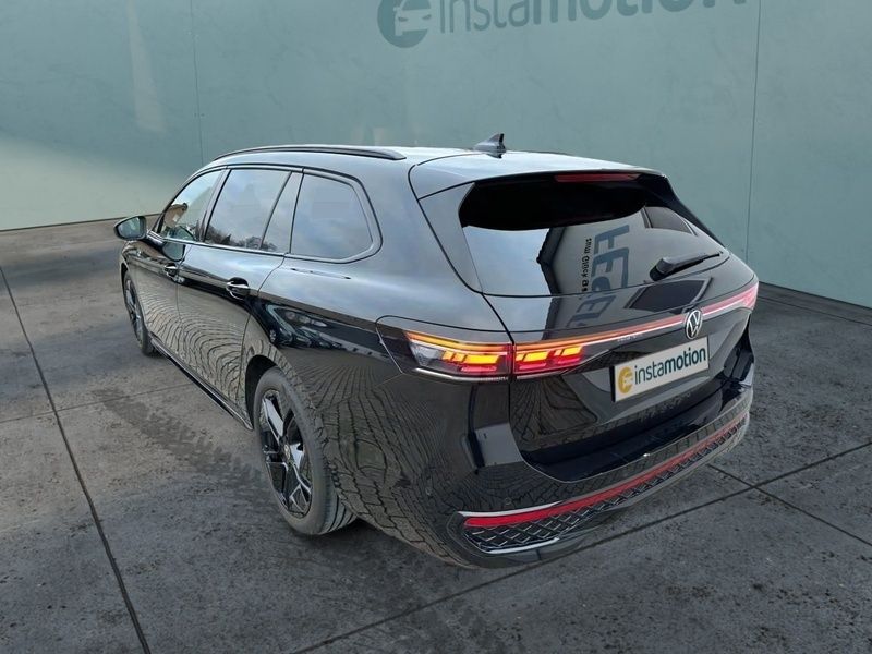 Gebraucht VW Passat R-line 150 PS (110 kW) 2024 Schwarz Kombi