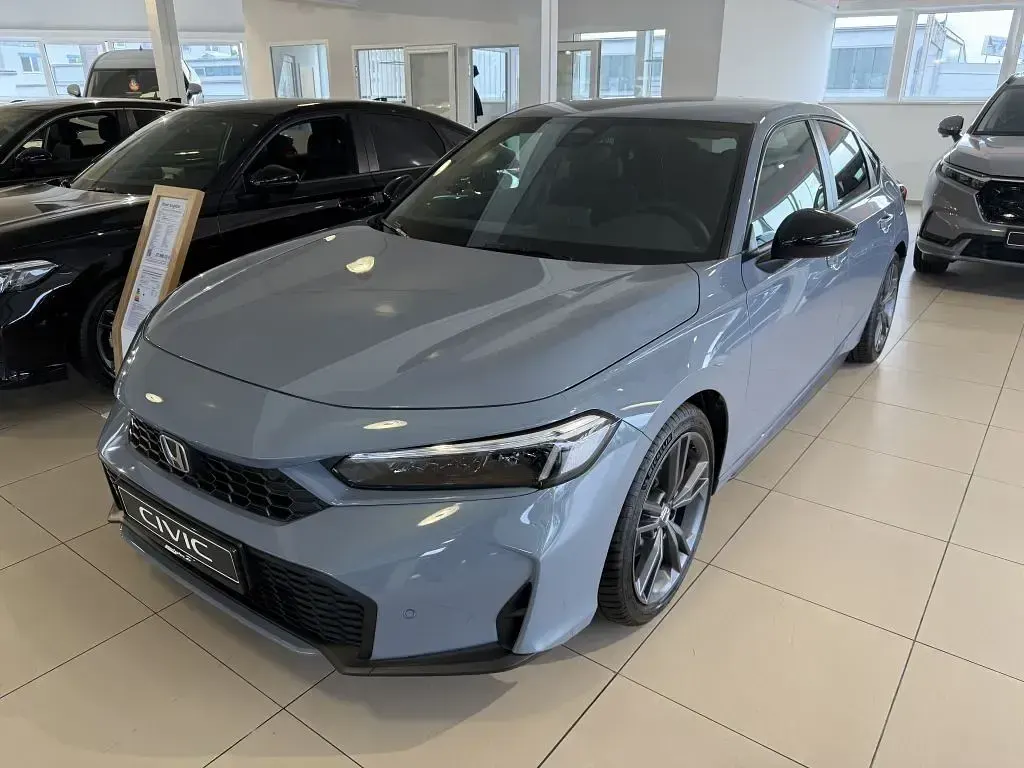 Neu Honda Civic Hybrid 184 PS (135 kW) 2026 Grau Limousine