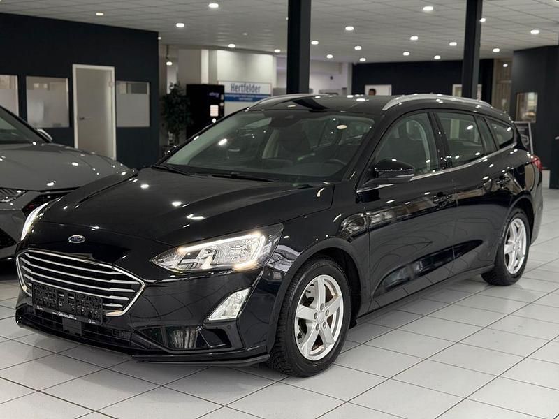 Schwarz Gebraucht 2019 Ford Focus Cool & Connect Limousine | 15.990 € (Fairer Preis) - Bild 1/4