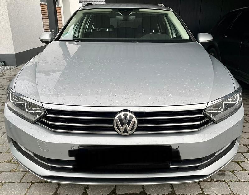Gebraucht VW Passat 120 PS (88 kW) 2018 Silber Kombi