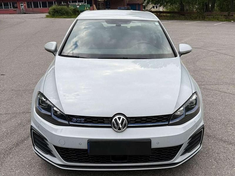 Weiß Gebraucht 2018 VW Golf VII GTE Limousine | 15.590 € (Guter Preis) - Bild 1/4