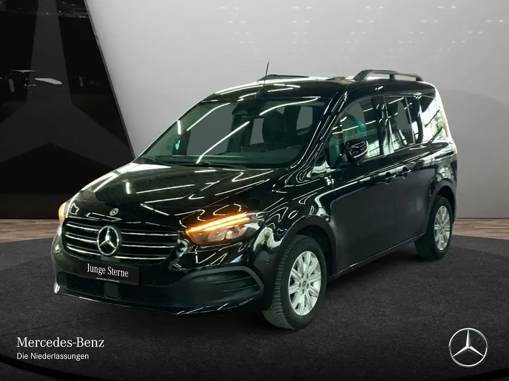 Gebraucht Mercedes T180 Progressive 131 PS (96 kW) 2025 Schwarz Van / Kleinbus