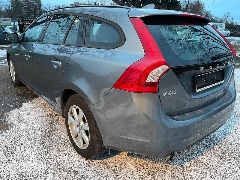 Gebraucht Volvo V60 120 PS (88 kW) 2018 Grau Kombi