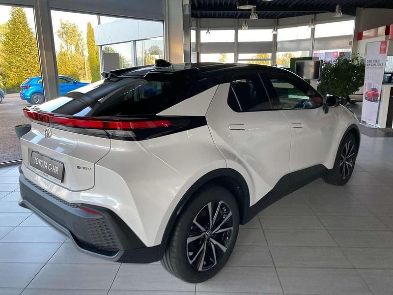 Neu Toyota C-HR 140 PS (102 kW) 2025 Platinum weiß perleffekt SUV