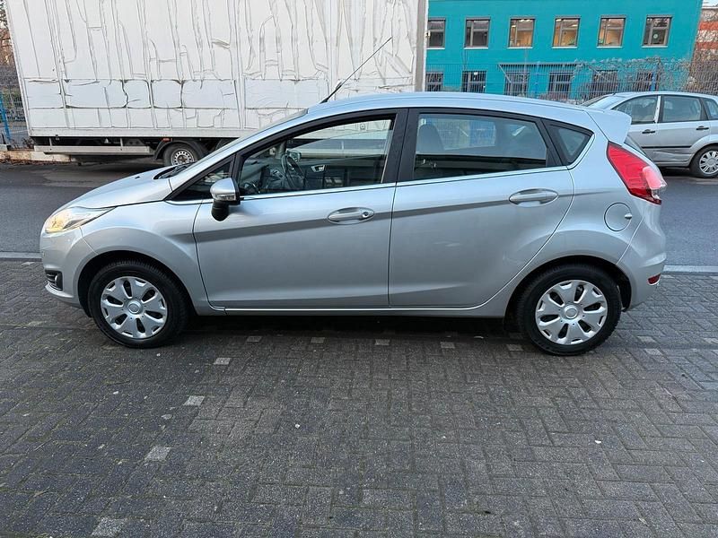 Gebraucht Ford Fiesta Titanium 101 PS (74 kW) 2013 Silber Kleinwagen