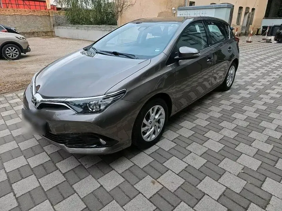 Gebraucht Toyota Auris Edition-S 99 PS (72 kW) 2016 Beige Limousine