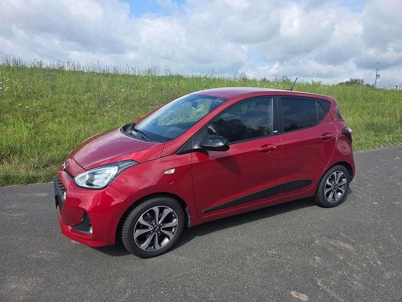 Rot Gebraucht 2018 Hyundai i10 Passion Kleinwagen | 8.450 € (Guter Preis) - Bild 1/4