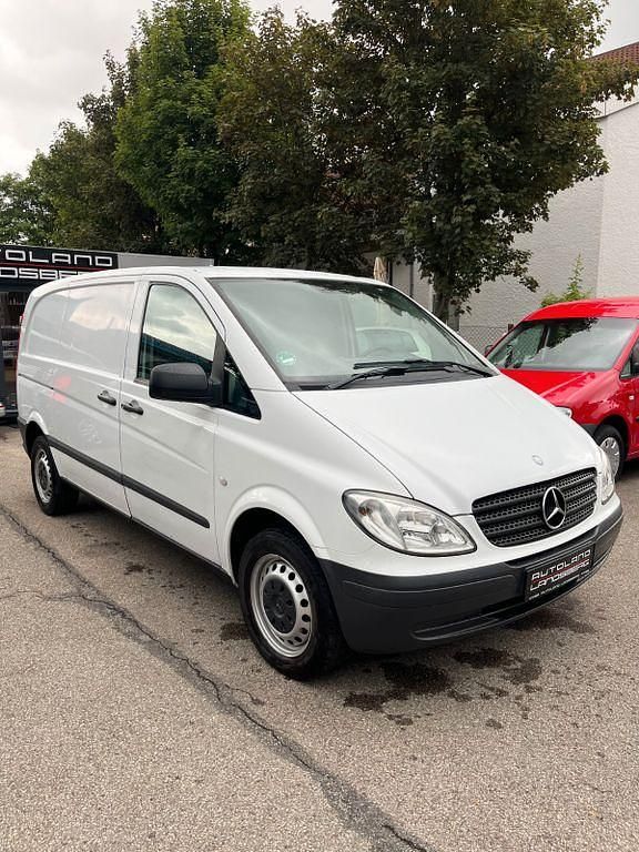 Weiß Gebraucht 2010 Mercedes Vito Van / Kleinbus | 6.990 € (Fairer Preis) - Bild 1/4