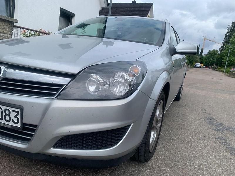 Silber Gebraucht 2011 Opel Astra Innovation Kombi | 1.200 € (Superpreis) - Bild 1/4