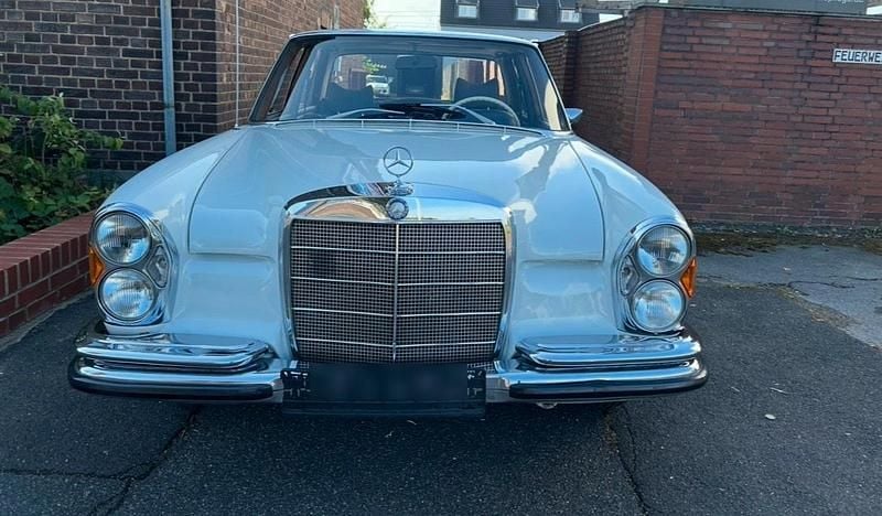 Weiß Gebraucht 1967 Mercedes W108 SE Limousine | 24.900 € - Bild 1/4