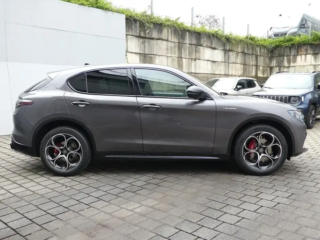 Neu Alfa Romeo Stelvio Veloce 209 PS (153 kW) 2026 Grau SUV
