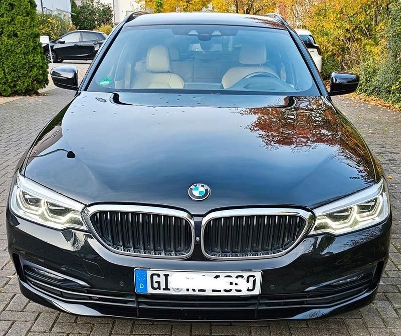 Schwarz Gebraucht 2018 BMW 530 Sport Line Kombi | 17.950 € (Superpreis) - Bild 1/4