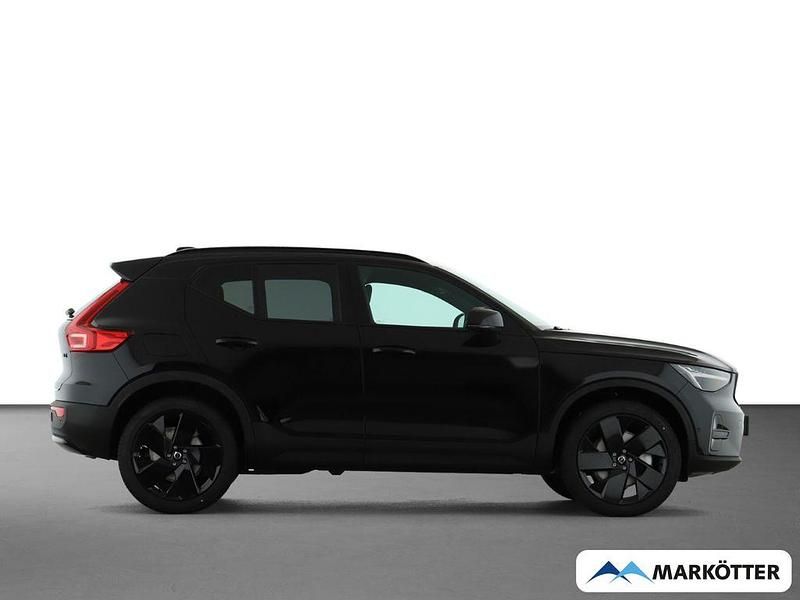 Neu Volvo XC40 Plus 163 PS (119 kW) 2025 Schwarz SUV