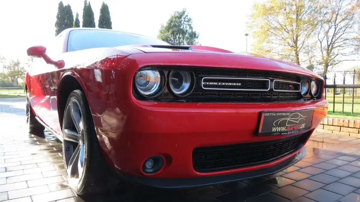 Używany Dodge Challenger 381 KM (280 kW) 2015 Czerwony Coupe