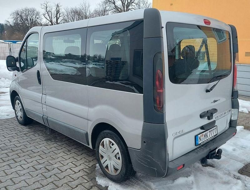Gebraucht Opel Vivaro 101 PS (74 kW) 2005 Silber Van / Kleinbus