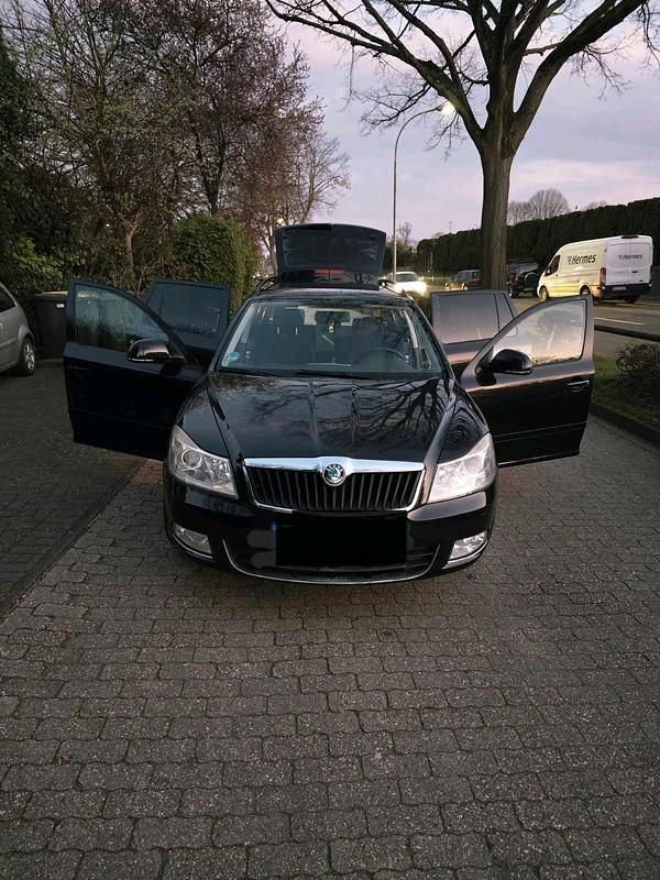 Gebraucht Skoda Octavia 102 PS (75 kW) 2011 Schwarz Limousine