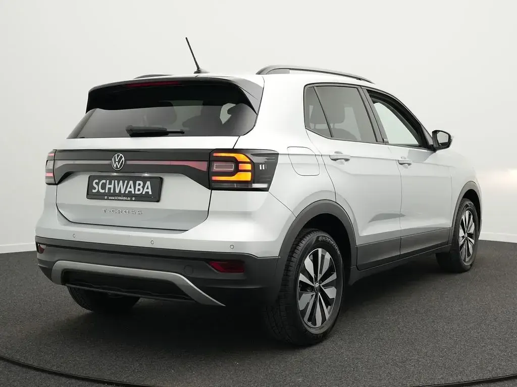 Używany VW T-Cross Move 110 KM (80 kW) 2023 Srebrny SUV