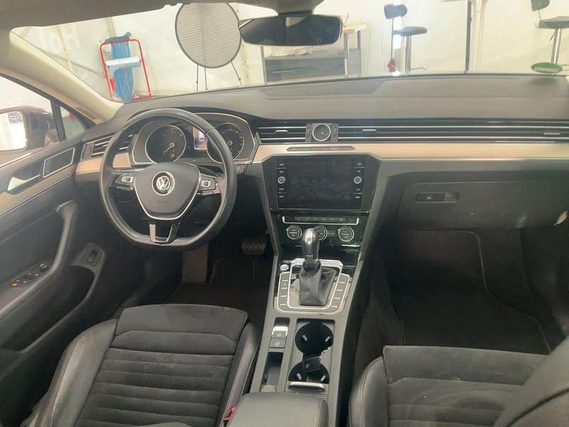 Gebraucht VW Passat Highline 190 PS (139 kW) 2019 Grau Kombi