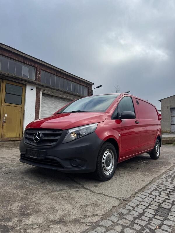Rot Gebraucht 2017 Mercedes Vito Van / Kleinbus | 9.790 € (Superpreis) - Bild 1/4