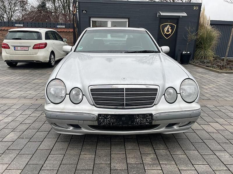 Gebraucht Mercedes E200 Elegance 136 PS (100 kW) 1999 Silber Limousine