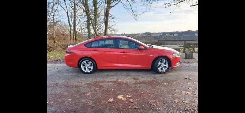 Gebraucht Opel Insignia Edition 136 PS (100 kW) 2018 Rot Limousine