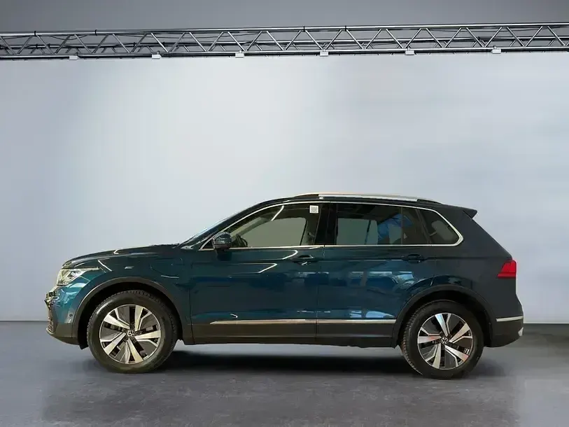 Gebraucht VW Tiguan Elegance 245 PS (180 kW) 2023 Nightshade blue SUV