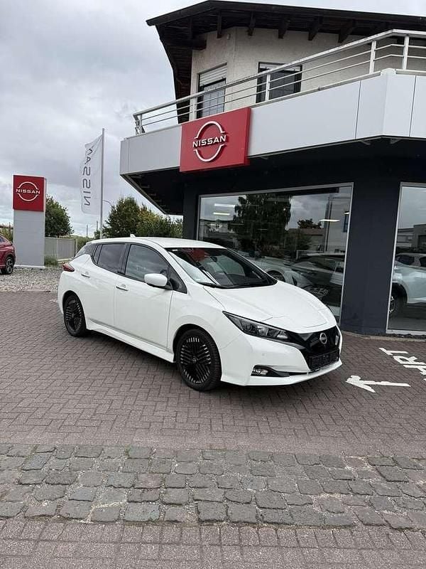 Pearl white Gebraucht 2022 Nissan Leaf N-Connecta Kleinwagen | 13.490 € (Superpreis) - Bild 1/4