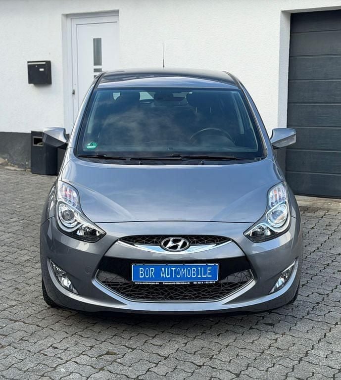 Gebraucht Hyundai ix20 Trend 125 PS (91 kW) 2013 Grau Kleinwagen